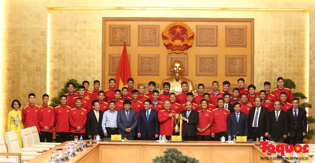 Thủ tướng Nguyễn Xuân Phúc: Đội tuyển Việt Nam là gam màu rất sáng đối với niềm tin của nhân dân trong phát triển thể thao của đất nước - Ảnh 26.