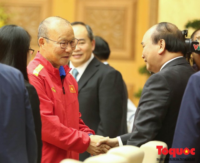 Thủ tướng Nguyễn Xuân Phúc: Đội tuyển Việt Nam là gam màu rất sáng đối với niềm tin của nhân dân trong phát triển thể thao của đất nước - Ảnh 22.