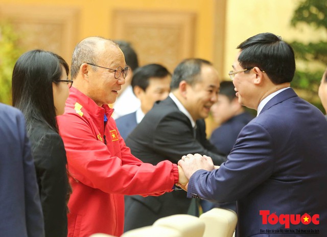 Thủ tướng Nguyễn Xuân Phúc: Đội tuyển Việt Nam là gam màu rất sáng đối với niềm tin của nhân dân trong phát triển thể thao của đất nước - Ảnh 23.