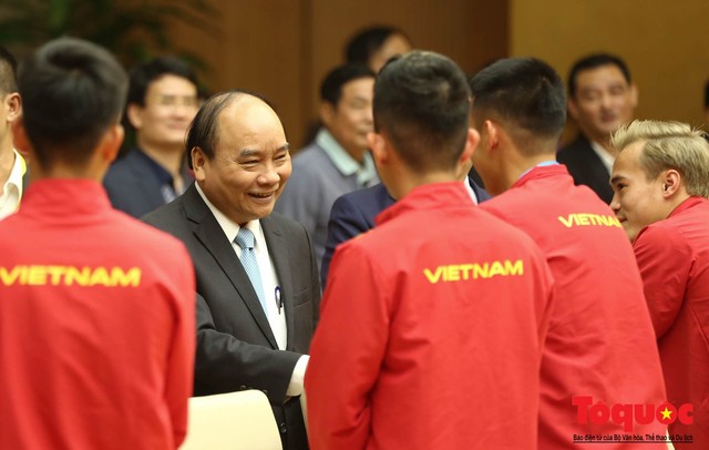 Thủ tướng Nguyễn Xuân Phúc: Đội tuyển Việt Nam là gam màu rất sáng đối với niềm tin của nhân dân trong phát triển thể thao của đất nước - Ảnh 21.