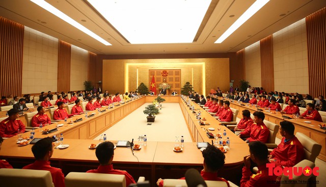 Thủ tướng Nguyễn Xuân Phúc: Đội tuyển Việt Nam là gam màu rất sáng đối với niềm tin của nhân dân trong phát triển thể thao của đất nước - Ảnh 1.