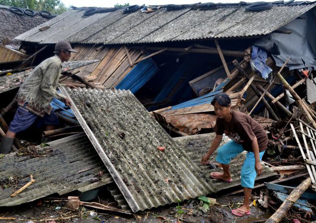 Những hình ảnh mới nhất Indonesia “tan tác” sau thảm họa sóng thần - Ảnh 3.