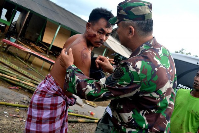Những hình ảnh mới nhất Indonesia “tan tác” sau thảm họa sóng thần - Ảnh 4.