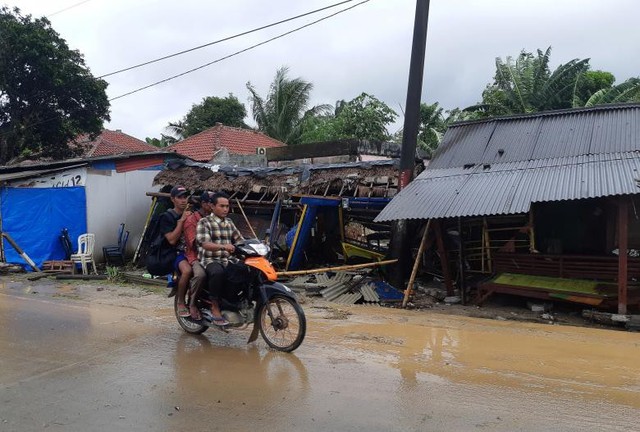 Những hình ảnh mới nhất Indonesia “tan tác” sau thảm họa sóng thần - Ảnh 15.
