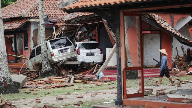 Những hình ảnh mới nhất Indonesia “tan tác” sau thảm họa sóng thần - Ảnh 14.