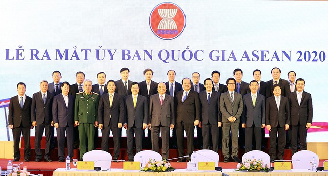Thủ tướng mong muốn tinh thần chiến thắng của Đội tuyển Quốc gia Việt Nam sẽ được lan tỏa trong Ủy ban Quốc gia ASEAN 2020 - Ảnh 2.