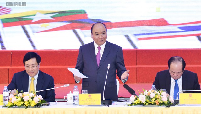 Thủ tướng mong muốn tinh thần chiến thắng của Đội tuyển Quốc gia Việt Nam sẽ được lan tỏa trong Ủy ban Quốc gia ASEAN 2020 - Ảnh 1.