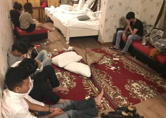 18 thanh niên nam, nữ cùng phê ma túy trong khách sạn - Ảnh 1.
