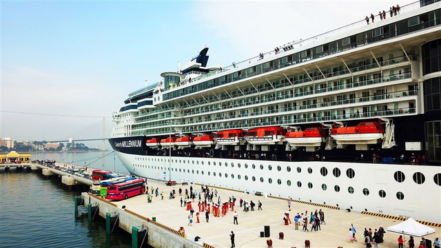 Du thuyền “siêu sang” sức chứa hơn 5.000 người cập Cảng tàu khách du lịch quốc tế Hạ Long - Ảnh 2.