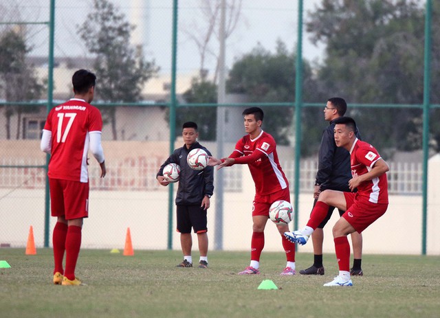 Tràn tiếng cười trong buổi tập đầu tiên của đội tuyển Việt Nam tại Qatar - Ảnh 9.