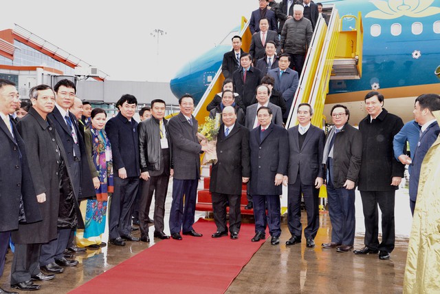 Thủ tướng Nguyễn Xuân Phúc đi chuyến bay đầu tiên xuống Vân Đồn - Ảnh 1.
