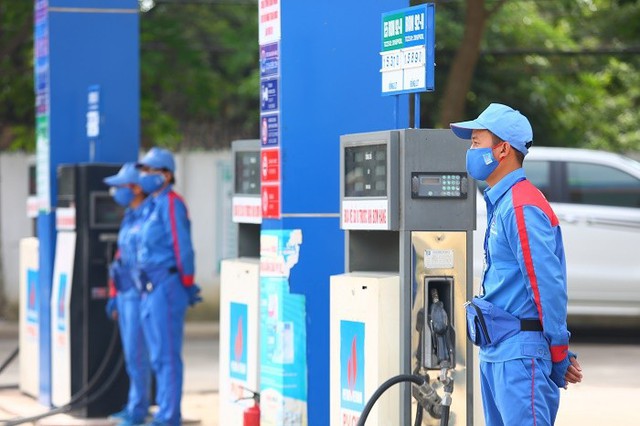 Phó Thủ tướng Vương Đình Huệ yêu cầu không tăng giá xăng dầu từ ngày 1/1/2019 - Ảnh 1.
