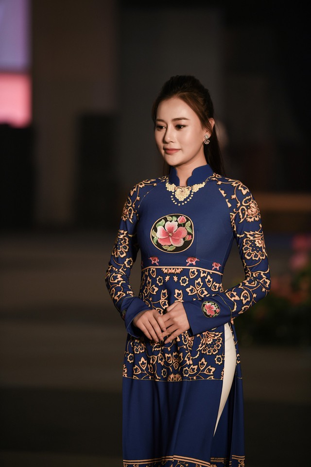 Trình diễn bộ sưu tập áo dài của Đỗ Trịnh Hoài Nam tại Hàn Quốc - Ảnh 3.