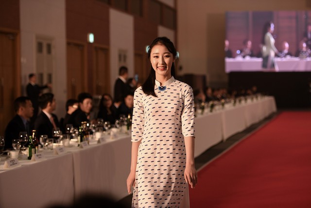 Trình diễn bộ sưu tập áo dài của Đỗ Trịnh Hoài Nam tại Hàn Quốc - Ảnh 9.