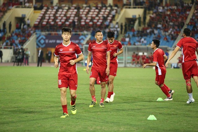 Việt Nam vs Philippines:  Quang Hải, Công Phương ghi bàn giúp đội tuyển Việt Nam vào chơi trận chung kết AFF Cup 2018 - Ảnh 9.
