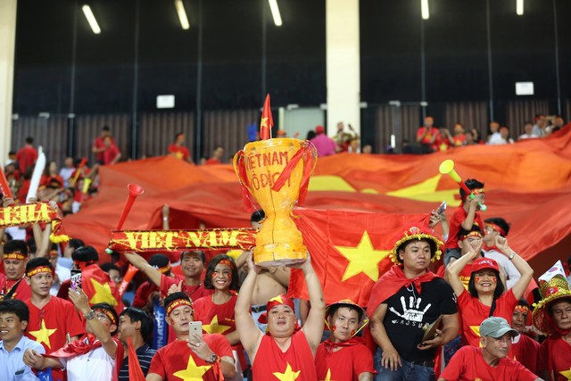 Việt Nam vs Philippines:  Quang Hải, Công Phương ghi bàn giúp đội tuyển Việt Nam vào chơi trận chung kết AFF Cup 2018 - Ảnh 18.