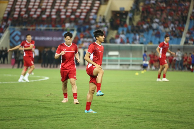Việt Nam vs Philippines:  Quang Hải, Công Phương ghi bàn giúp đội tuyển Việt Nam vào chơi trận chung kết AFF Cup 2018 - Ảnh 10.