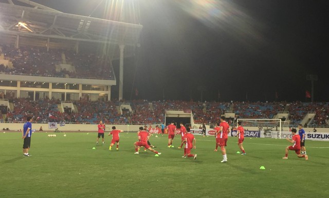 Việt Nam vs Philippines:  Quang Hải, Công Phương ghi bàn giúp đội tuyển Việt Nam vào chơi trận chung kết AFF Cup 2018 - Ảnh 13.