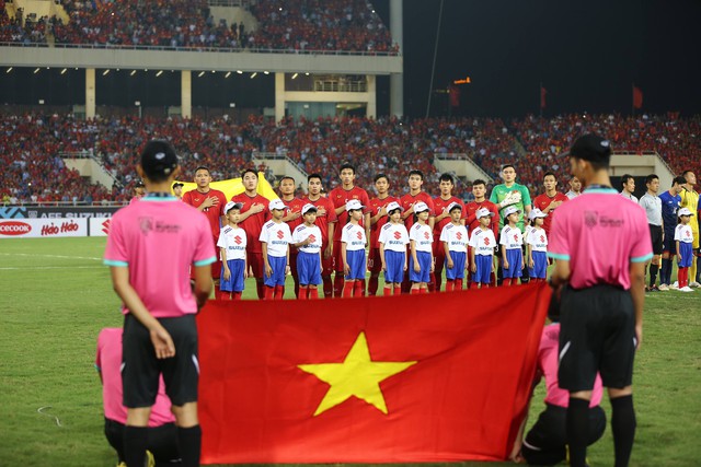 Việt Nam vs Philippines:  Quang Hải, Công Phương ghi bàn giúp đội tuyển Việt Nam vào chơi trận chung kết AFF Cup 2018 - Ảnh 8.