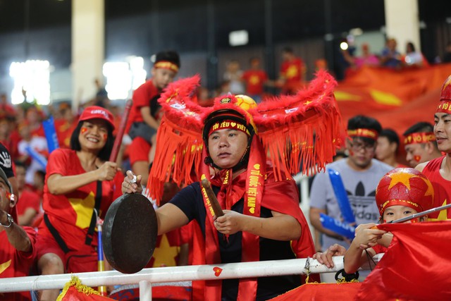 Việt Nam vs Philippines:  Quang Hải, Công Phương ghi bàn giúp đội tuyển Việt Nam vào chơi trận chung kết AFF Cup 2018 - Ảnh 17.
