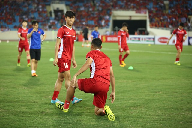 Việt Nam vs Philippines:  Quang Hải, Công Phương ghi bàn giúp đội tuyển Việt Nam vào chơi trận chung kết AFF Cup 2018 - Ảnh 11.