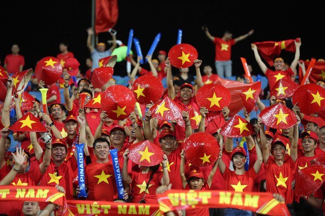 Việt Nam vs Philippines:  Quang Hải, Công Phương ghi bàn giúp đội tuyển Việt Nam vào chơi trận chung kết AFF Cup 2018 - Ảnh 16.