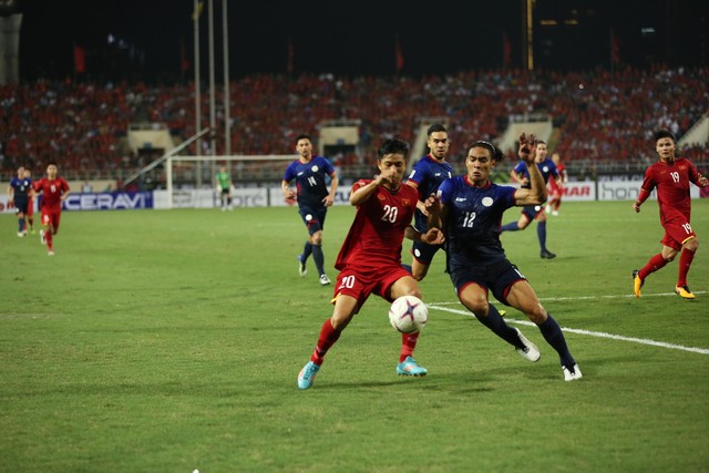 Việt Nam vs Philippines:  Quang Hải, Công Phương ghi bàn giúp đội tuyển Việt Nam vào chơi trận chung kết AFF Cup 2018 - Ảnh 4.