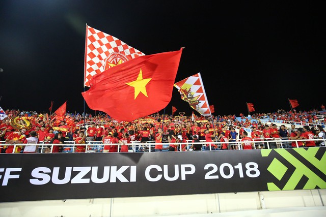 Việt Nam vs Philippines:  Quang Hải, Công Phương ghi bàn giúp đội tuyển Việt Nam vào chơi trận chung kết AFF Cup 2018 - Ảnh 15.