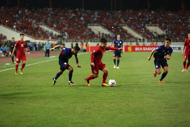 Việt Nam vs Philippines:  Quang Hải, Công Phương ghi bàn giúp đội tuyển Việt Nam vào chơi trận chung kết AFF Cup 2018 - Ảnh 3.