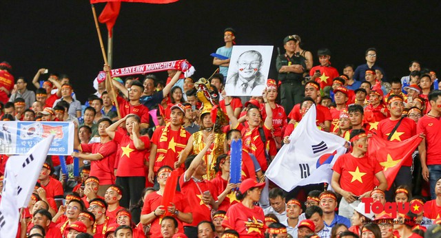 Thủ tướng Nguyễn Xuân Phúc dự khán trận bán kết lượt về AFF 2018 giữa Việt Nam - Philippines - Ảnh 4.