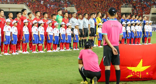 Thủ tướng Nguyễn Xuân Phúc dự khán trận bán kết lượt về AFF 2018 giữa Việt Nam - Philippines - Ảnh 1.