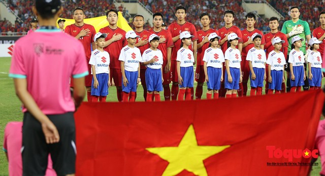Thủ tướng Nguyễn Xuân Phúc dự khán trận bán kết lượt về AFF 2018 giữa Việt Nam - Philippines - Ảnh 3.