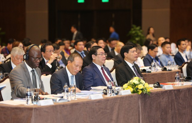 Phó Thủ tướng Vương Đình Huệ: Đòi hỏi của nền kinh tế lớn hơn so với khả năng cung cấp logistics hiện nay - Ảnh 2.