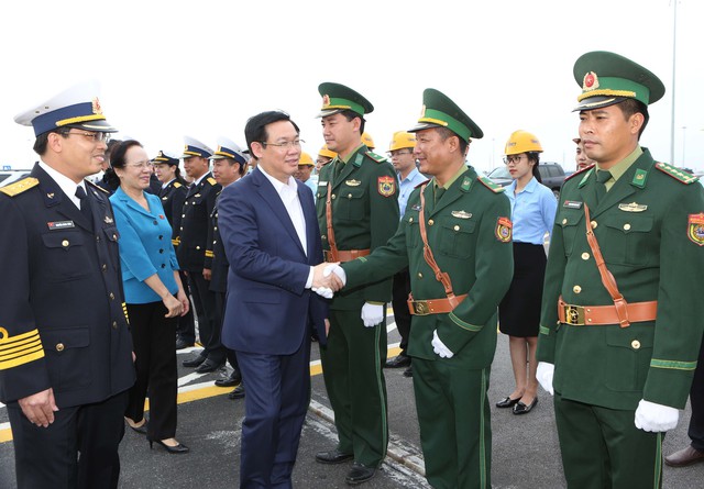 Phó Thủ tướng Vương Đình Huệ: Đòi hỏi của nền kinh tế lớn hơn so với khả năng cung cấp logistics hiện nay - Ảnh 4.