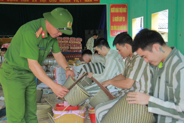 Thủ tướng yêu cầu tăng cường bảo đảm công tác tái hòa nhập cộng đồng đối với người chấp hành xong án phạt tù - Ảnh 1.