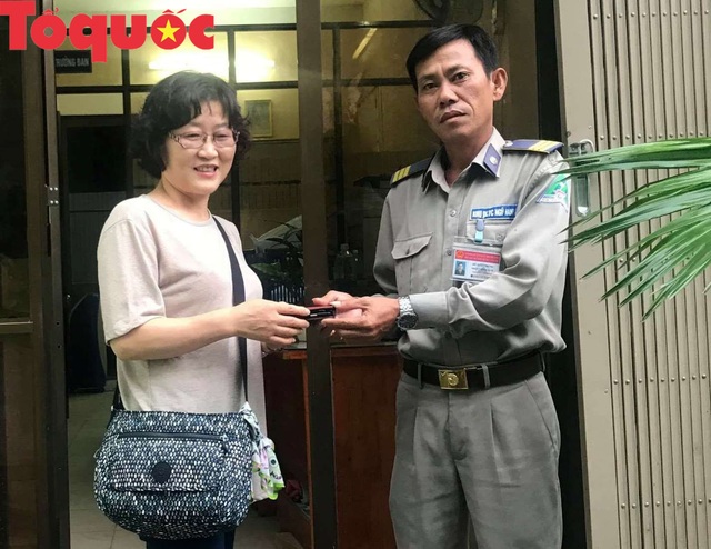 Trả lại tài sản cho du khách Hàn Quốc đánh rơi khi đi du lịch ở Đà Nẵng - Ảnh 2.