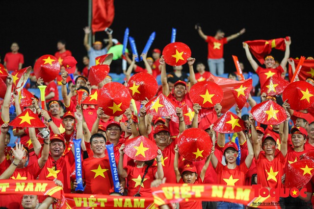 “Sốt” Tour đi Malaysia cổ vũ đội tuyển Việt Nam tại trận chung kết lượt đi AFF Cup 2018 - Ảnh 1.