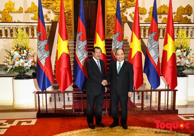 Thủ tướng Chính phủ Nguyễn Xuân Phúc chủ trì lễ đón chính thức Thủ tướng Campuchia Samdech Hun Sen - Ảnh 12.