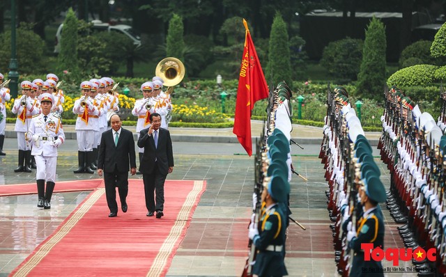 Thủ tướng Chính phủ Nguyễn Xuân Phúc chủ trì lễ đón chính thức Thủ tướng Campuchia Samdech Hun Sen - Ảnh 6.
