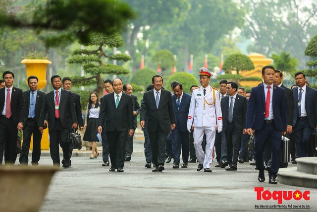 Thủ tướng Chính phủ Nguyễn Xuân Phúc chủ trì lễ đón chính thức Thủ tướng Campuchia Samdech Hun Sen - Ảnh 9.
