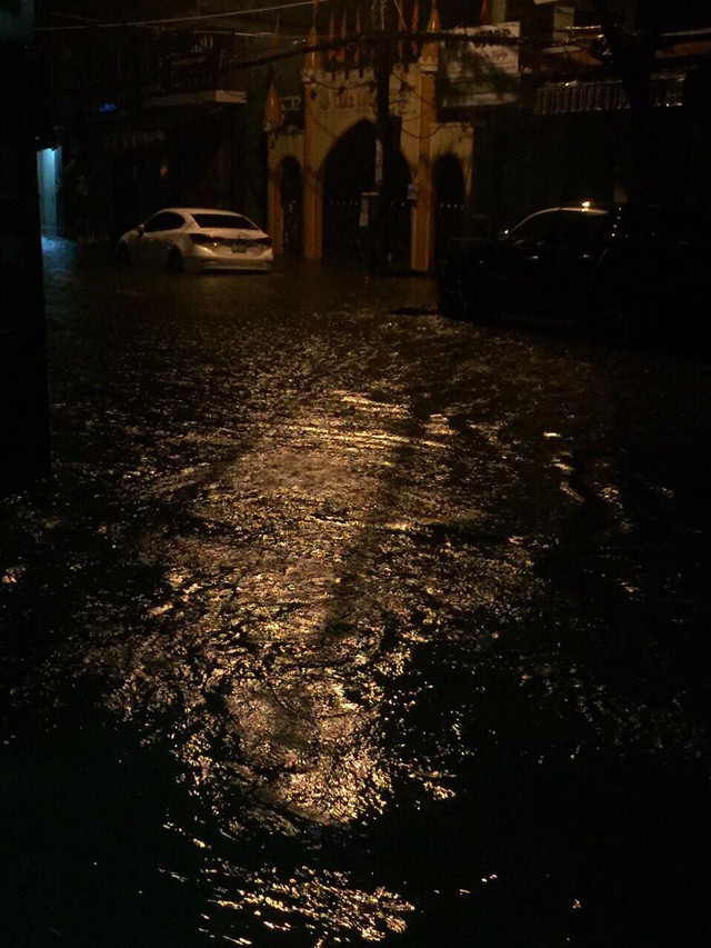 Đà Nẵng ngập kinh hoàng sau mưa lớn  - Ảnh 9.