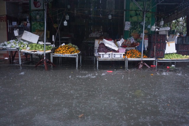 Đà Nẵng ngập kinh hoàng sau mưa lớn  - Ảnh 25.