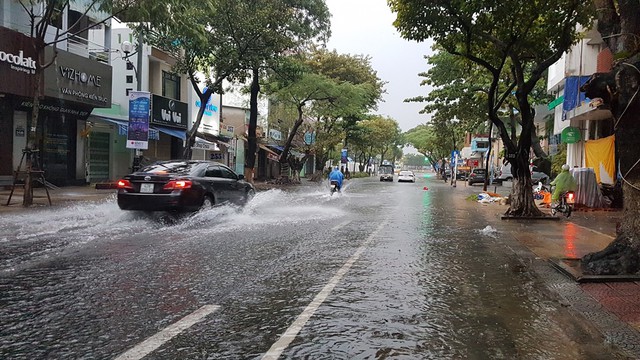 Đà Nẵng ngập kinh hoàng sau mưa lớn  - Ảnh 4.
