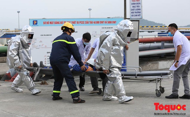 Quảng Ninh: Tình huống cháy lớn tại Cảng dầu B12, lực lượng PCCC và CNCH xử lý như thế nào ? - Ảnh 9.