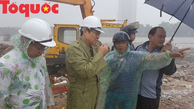 Chủ tịch Đà Nẵng tức tốc kiểm tra ngập úng toàn thành phố - Ảnh 4.
