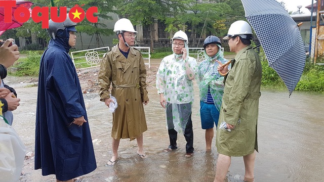 Chủ tịch Đà Nẵng tức tốc kiểm tra ngập úng toàn thành phố - Ảnh 5.