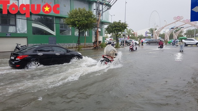 Chủ tịch Đà Nẵng tức tốc kiểm tra ngập úng toàn thành phố - Ảnh 10.