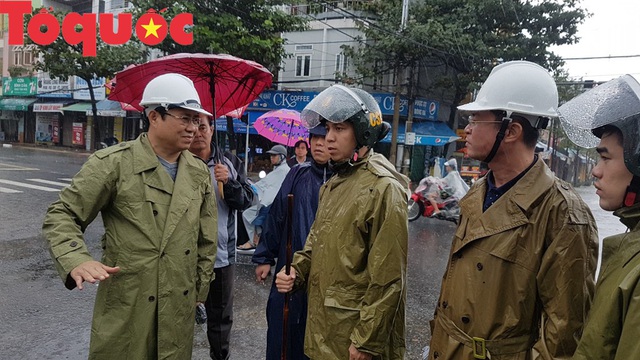 Chủ tịch Đà Nẵng tức tốc kiểm tra ngập úng toàn thành phố - Ảnh 8.