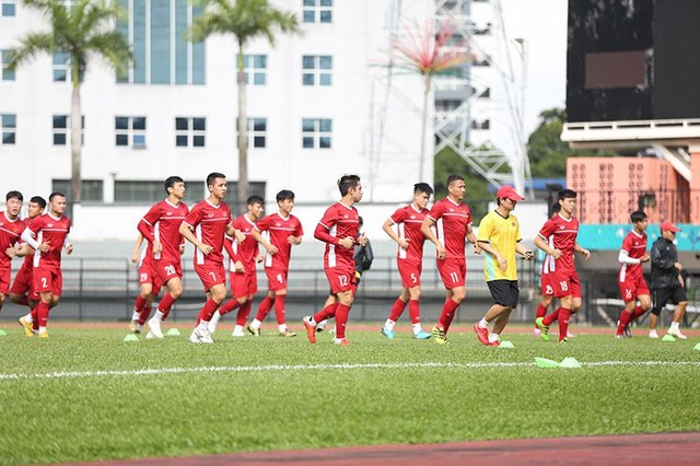 HLV Park Hang-seo trầm tư trước trận chung kết AFF Cup lượt đi - Ảnh 1.