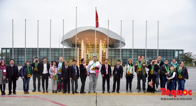 Việt Nam chào đón đoàn khách quốc tế đầu tiên năm 2019 - Ảnh 2.